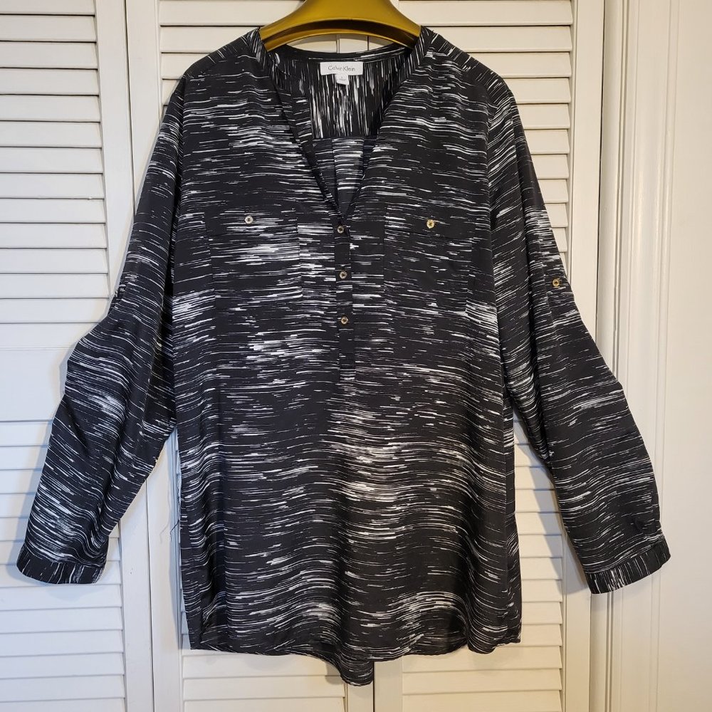 Calvin Klein pullover blouse, black/white, size Large